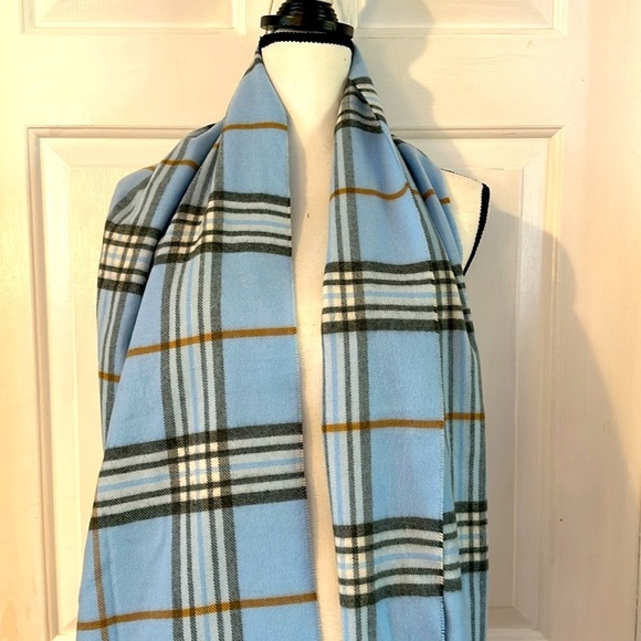 NWOT Women’s Lord & Taylor Blue Plaid 100% Acrylic Fringe Scarf - Picture 2 of 5